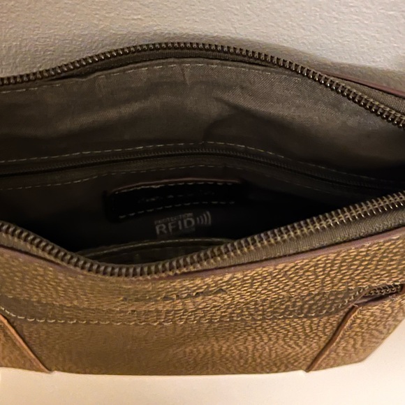 Mia & Luca Crossbody Purse - Picture 4 of 4